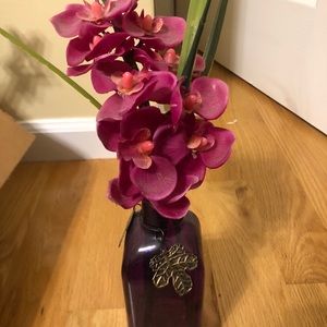 Glass vase with fake flowers